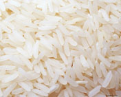 Зерновка риса ребристая,вытянутая или округлая,покрыта цветочными плёнками