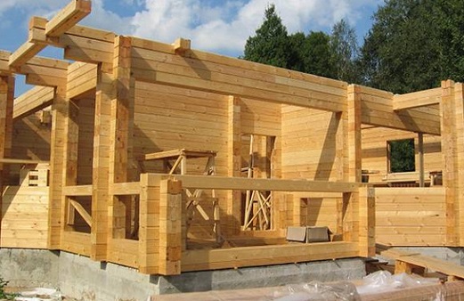 Как построить деревянный дом из бруса?