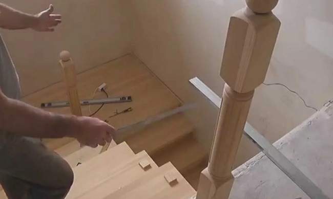 Как сделать деревянную лестницу с площадкой на второй этаж в частном доме своими руками