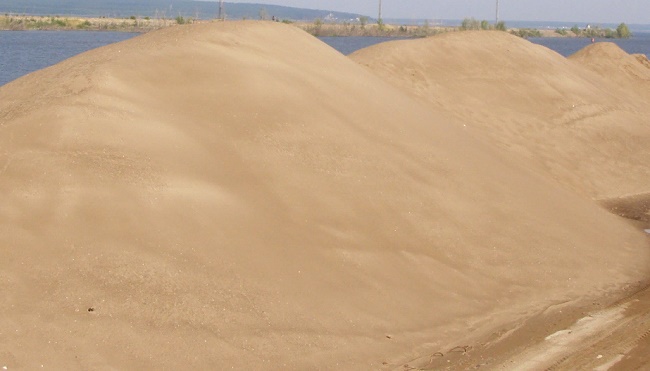 Как добывают песок в карьере?