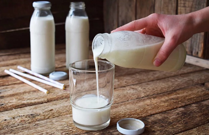 Цельное, восстановленное и натуральное молоко — в чём разница?
