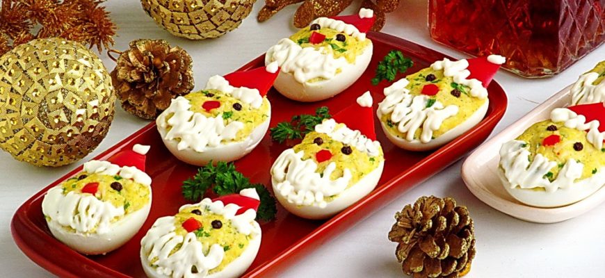 Пример яиц фаршированных "Дед Мороз"