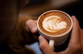 Чашка кофе заряжает энергией, но лучше не злоупотреблять этим напитком
